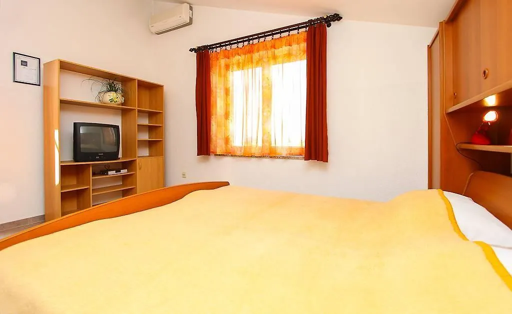 Apartments Lili Medolino 0*,