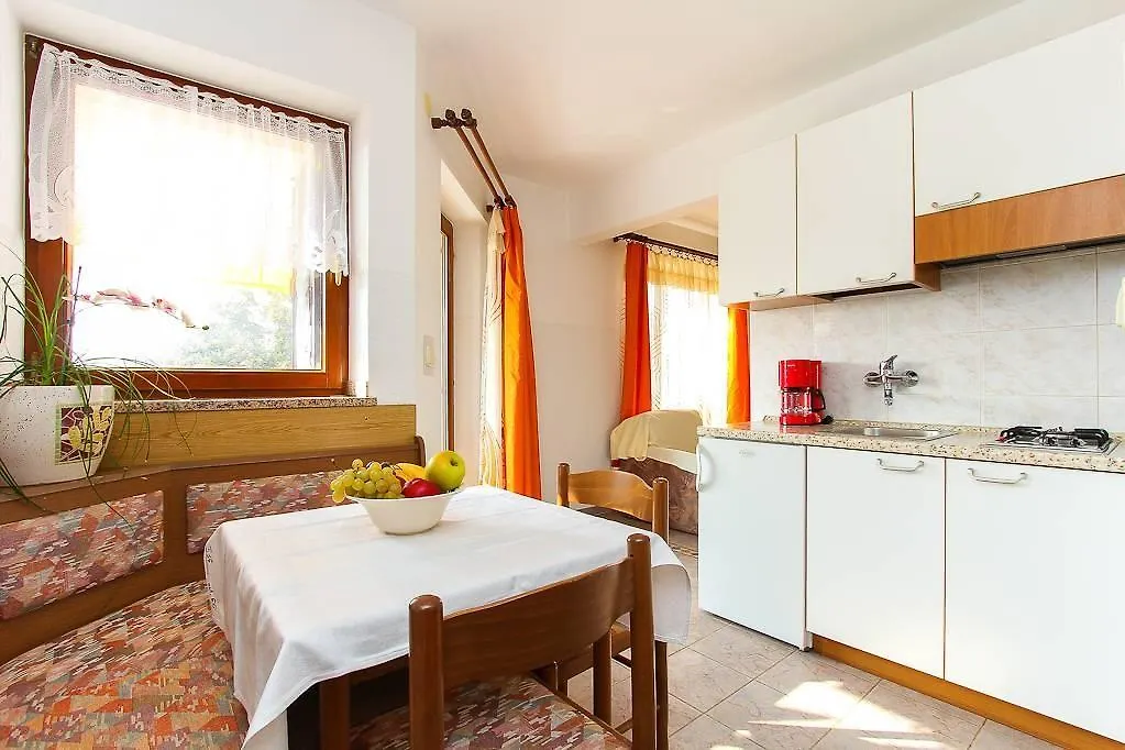 Apartments Lili Medulin 0*,